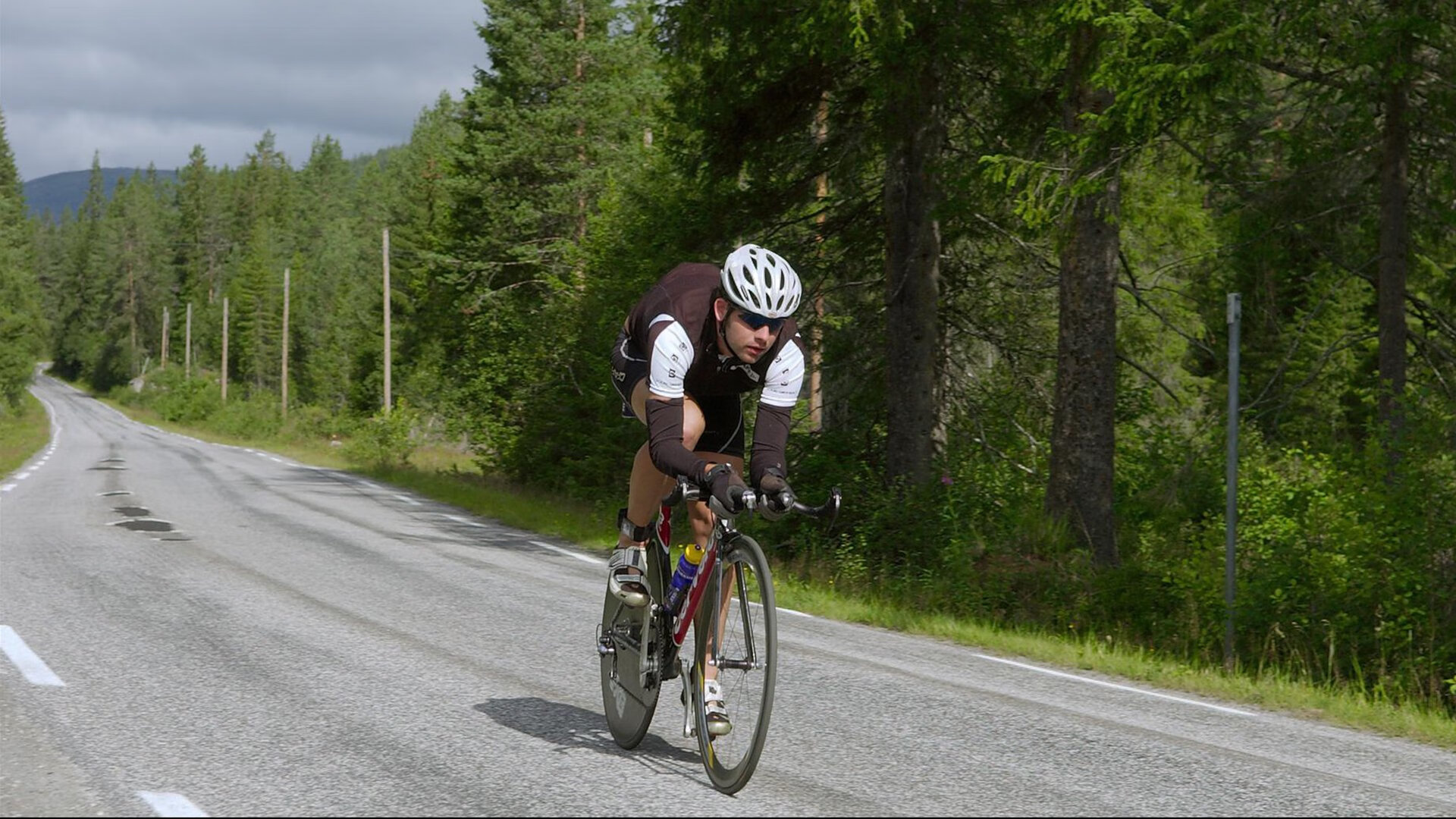 “无限可能,2025电竞舞台引爆年轻力量!”