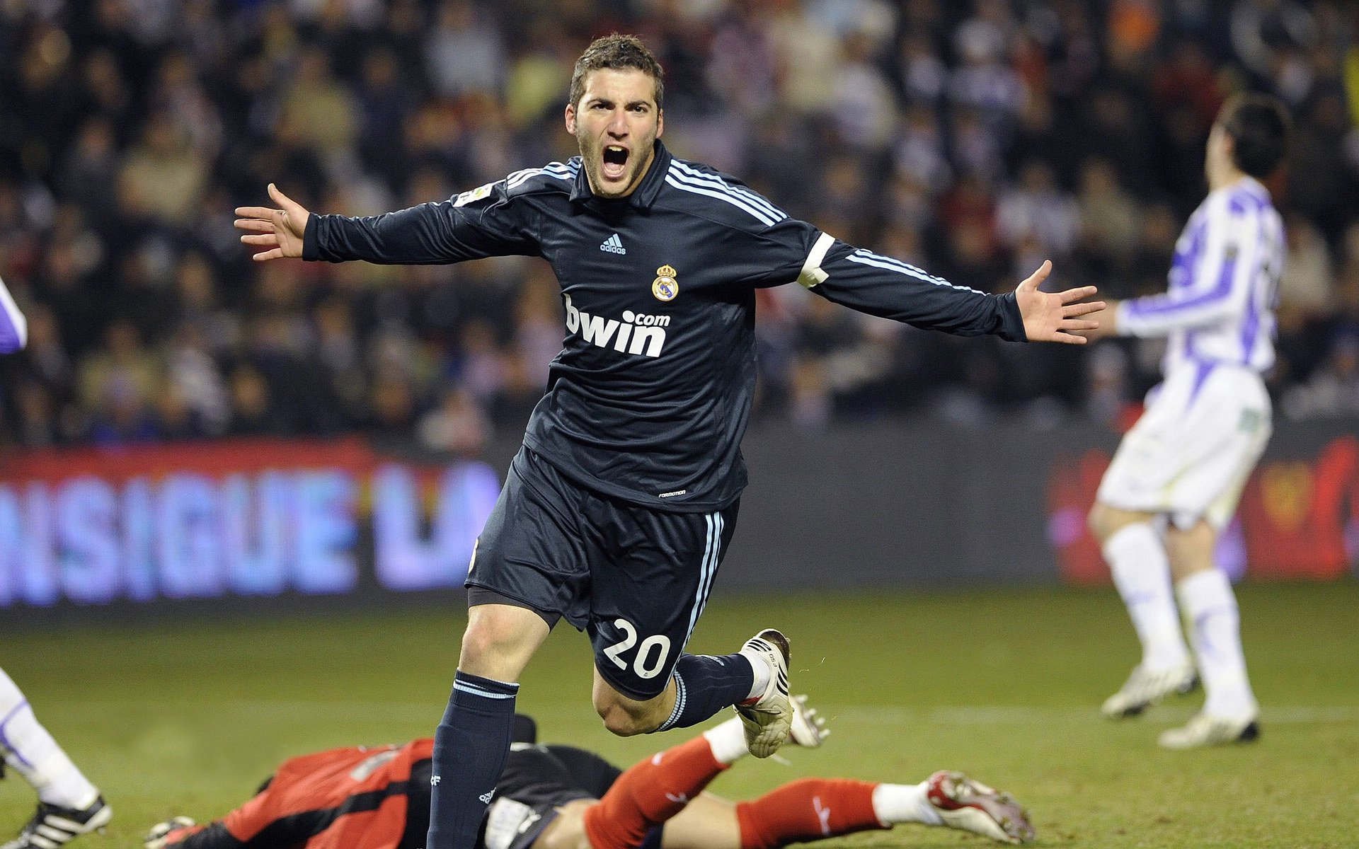 曼城成功晋级欧洲冠军联赛下一轮，曼城欧冠比赛时间